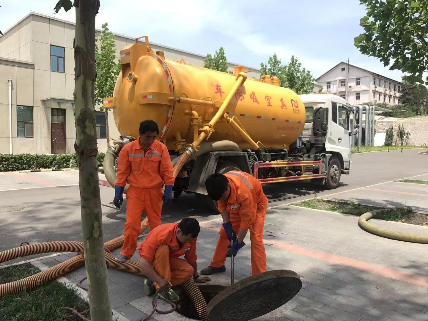 龙安化粪池清理与5-8吨吸粪车施工效率分析